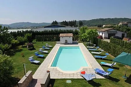 Sleeps 4 Pool Wifi דירה